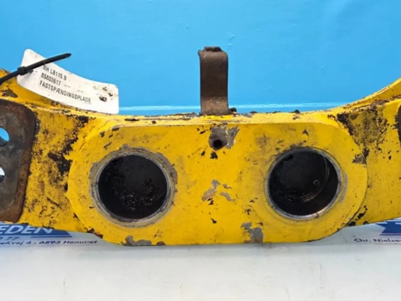 Billede 12 - New Holland LB115B Fastspændingsplade 85803617
