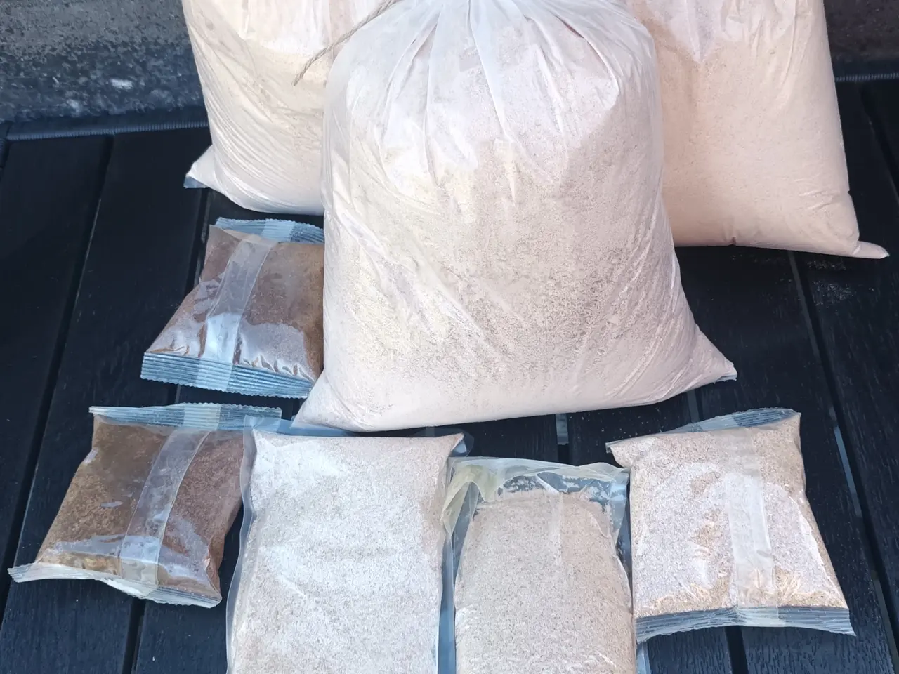 Billede 1 - Røgsmuld ca 3 kg bøgetræ.