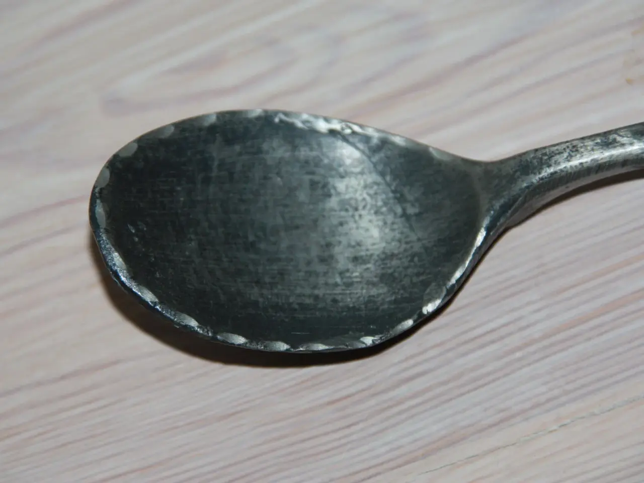Billede 3 - Gammel tung ske. Måske tin? Længde 19 cm