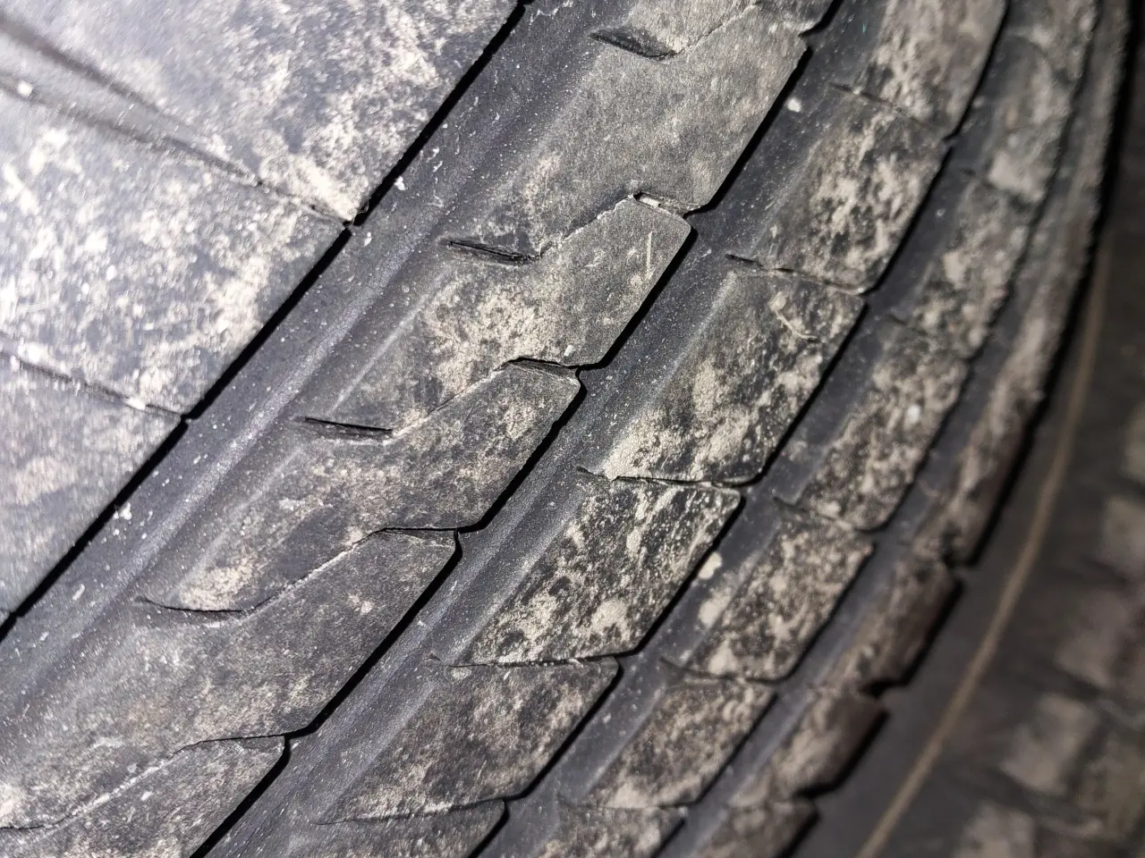 Billede 4 - Sommerdæk på alu. fælge fra VW Turan