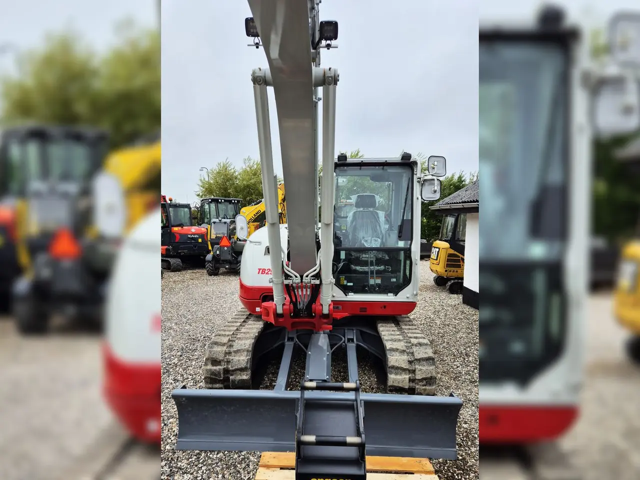 Billede 3 - Takeuchi TB290-2 / Fabriksny / Engcon med gribeklo / MIG2 / Engcon skovlsæt