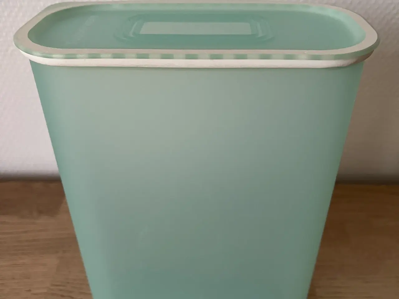 Billede 1 - Tupperware opbevaringsbøtte med låg