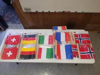 Papirflag med træpind 