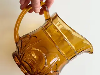 Kande, Nanna, ravfarvet glas