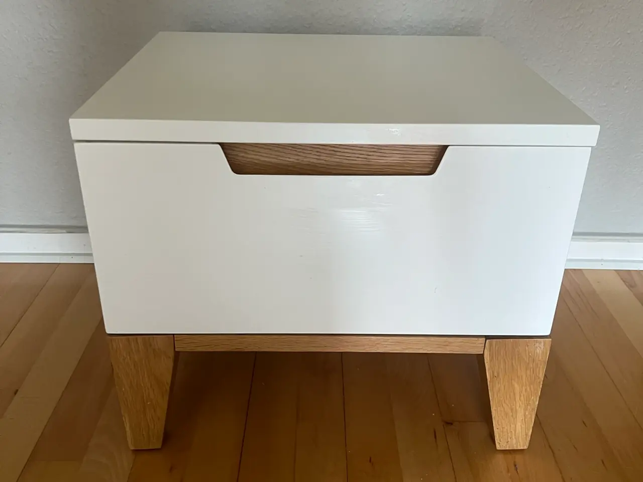 Billede 1 - 2stk super fine senge bord .