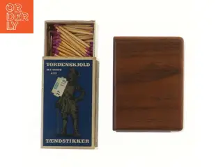 Træ æske med tændstikker (str. 10x7x4 cm)
