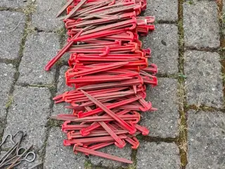 Plastik og metal pløkker