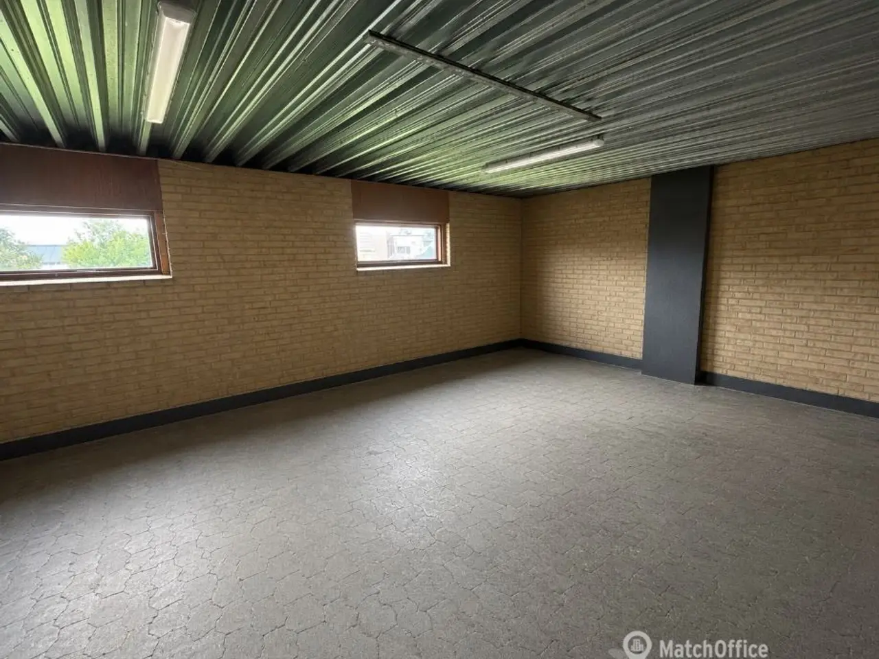 Billede 4 - Garage- / værkstedslokale med 3 porte - i alt ca. 181 kvm