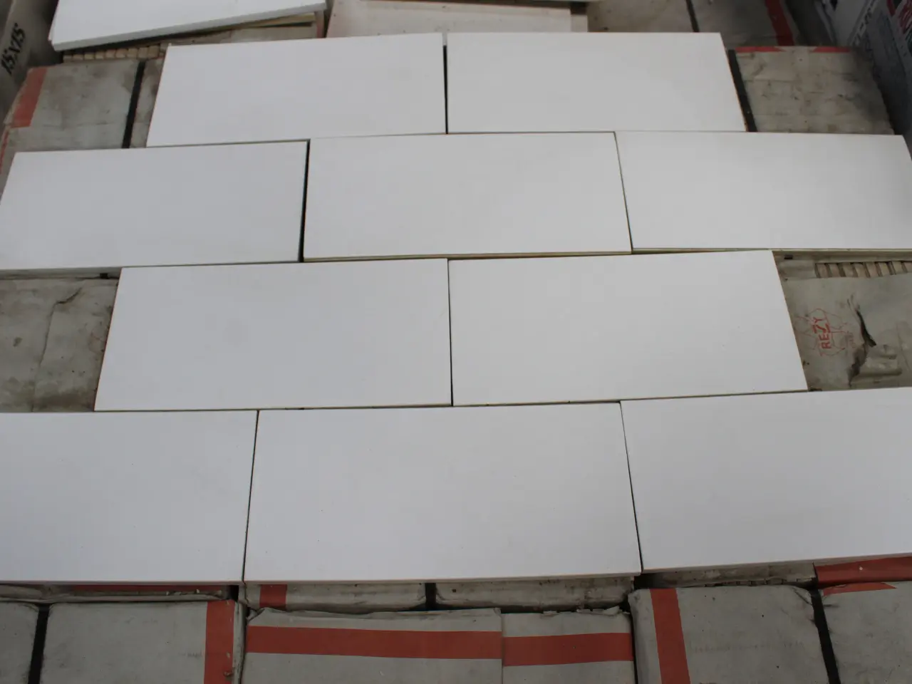 Billede 1 - Kraftige hvid mat klinke 12x24 55 m2 KUN 4675,-