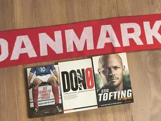 NYT DANMARK HALSTØRKLÆDE OG 3 FODBOLD BØGER
