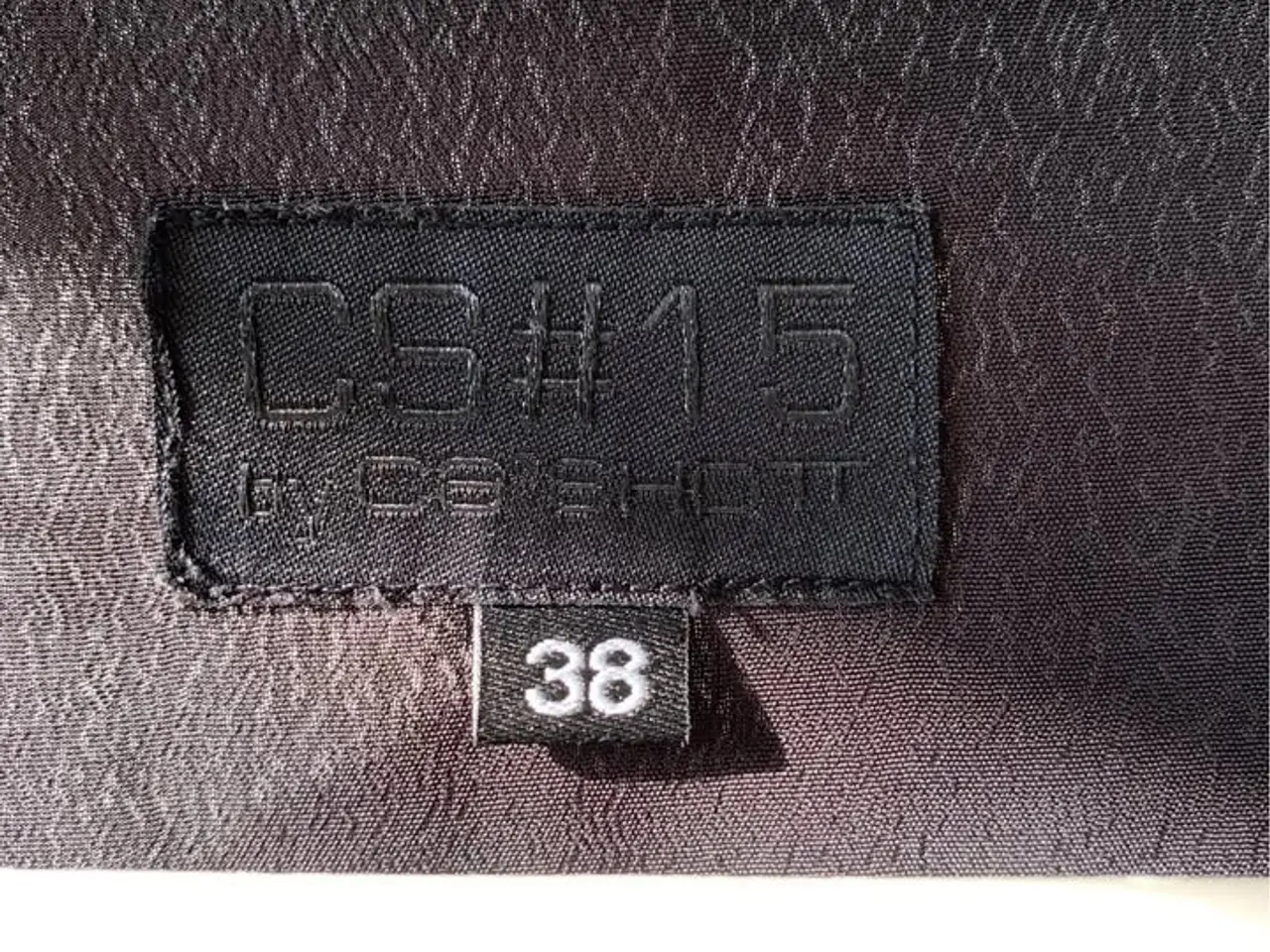 Billede 2 - CS#15 by Cashott sort slå-om bluse - Str. 38