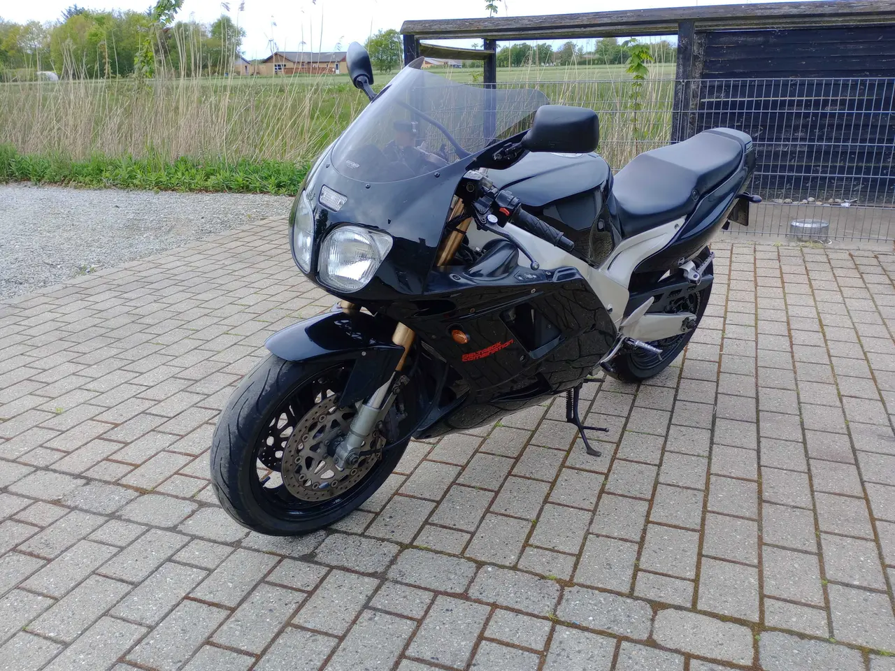 Billede 2 - Driftsikker Yamaha Fzr1000