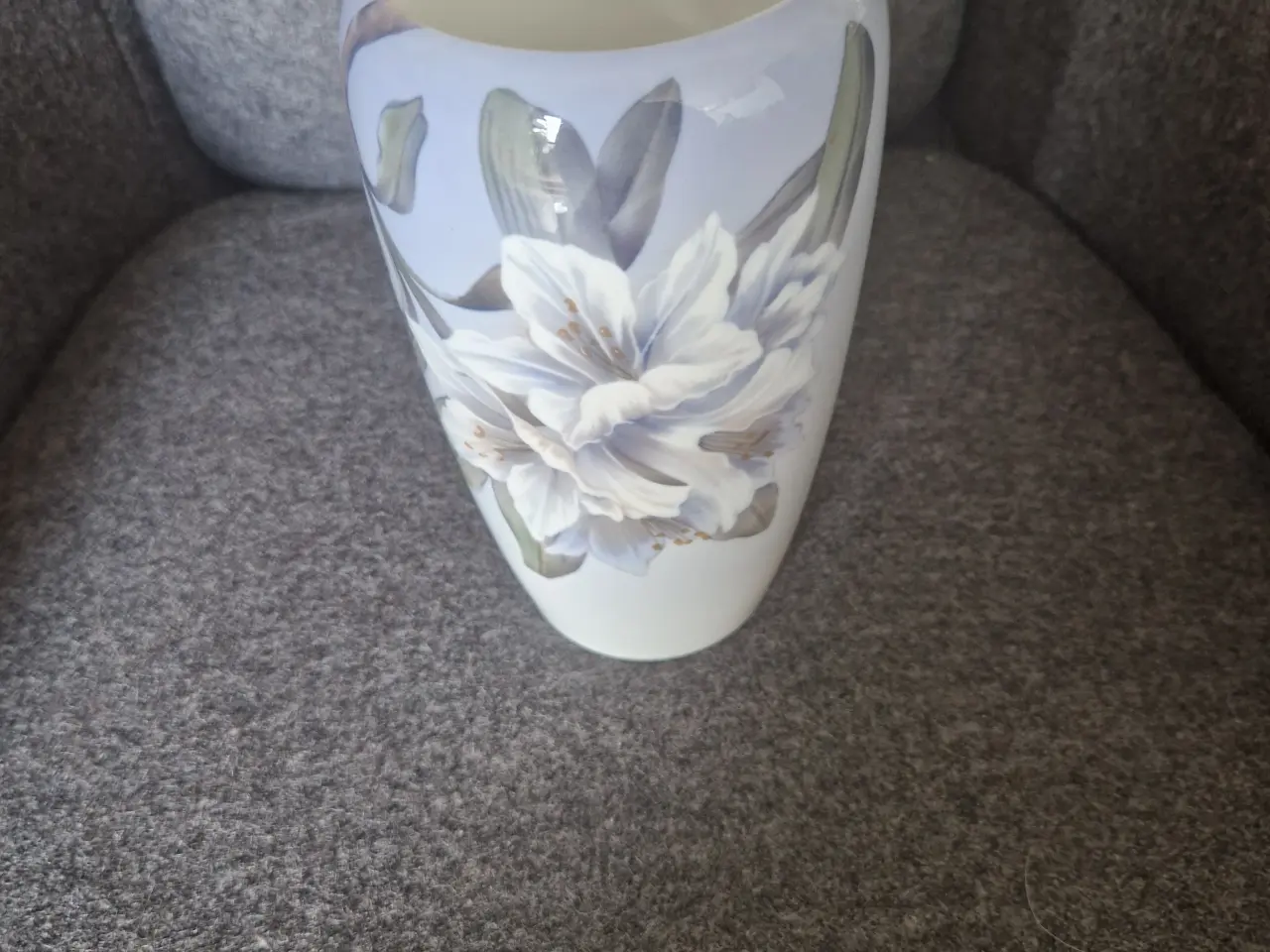 Billede 1 - Vase med blomster fra Royal Copenhagen.
