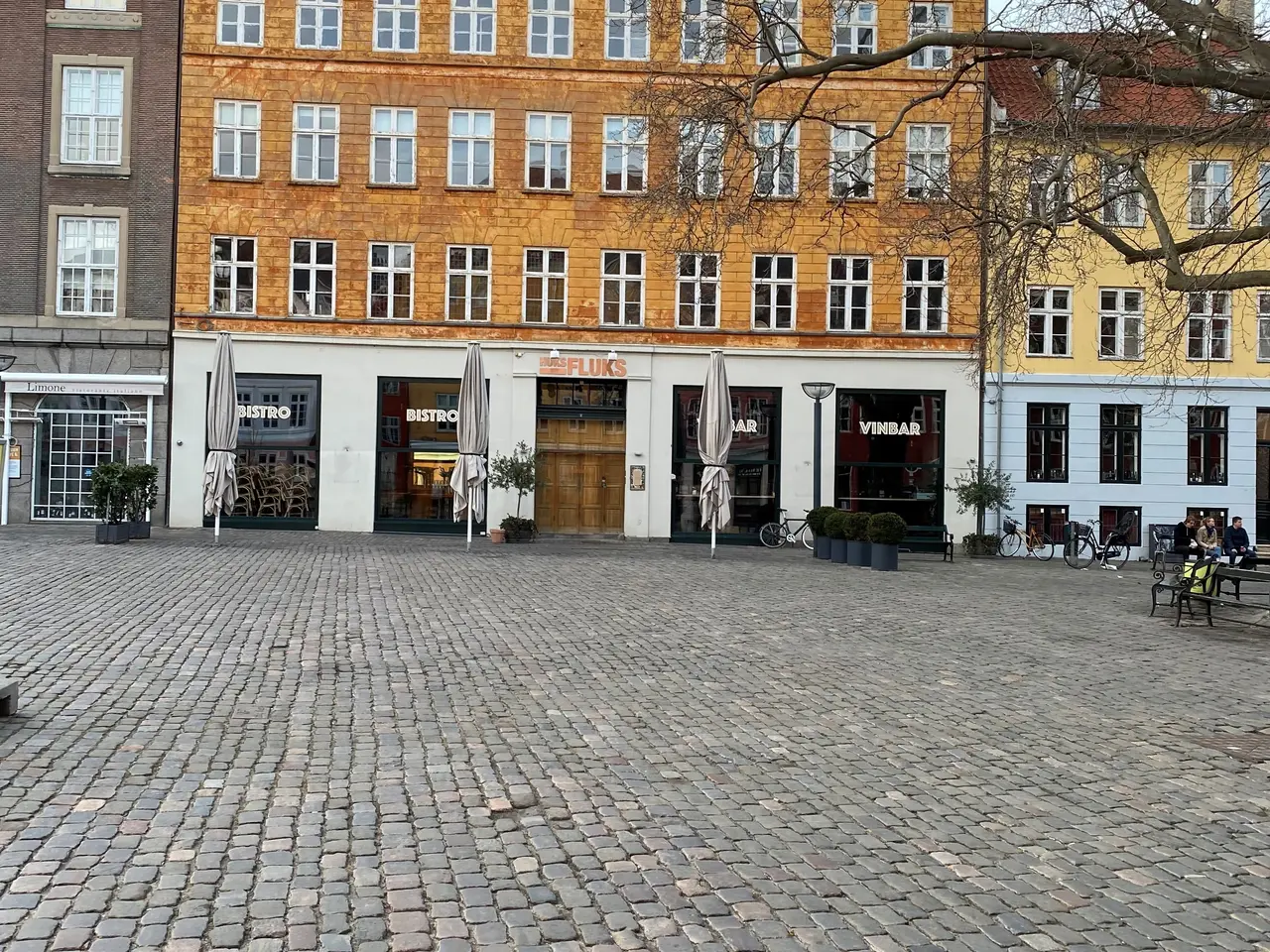 Billede 1 - 145 m2 midt på Gråbrødretorv. med udsigt over torvet og Rundetårn
