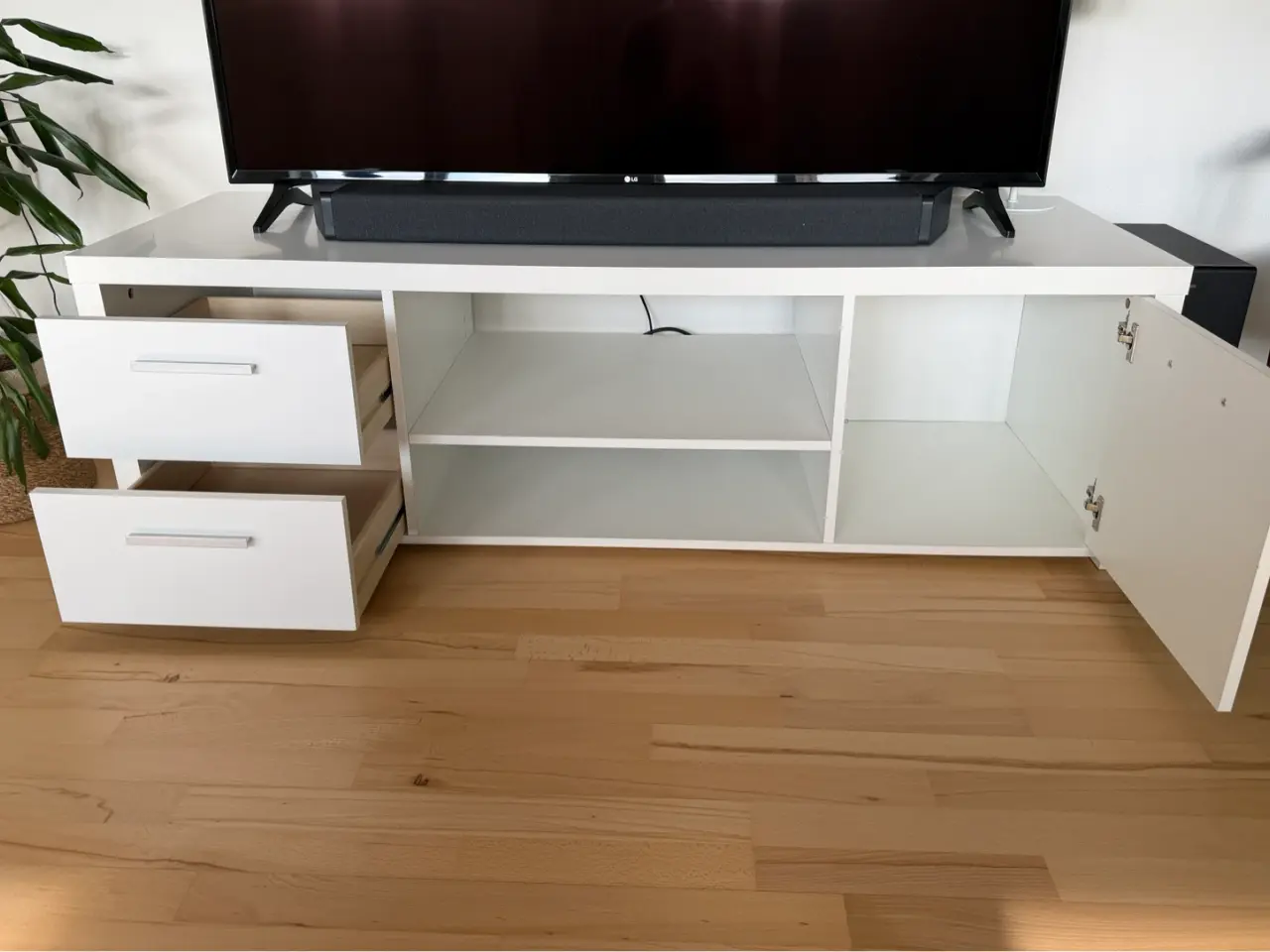 Billede 2 - Hvid TV bord