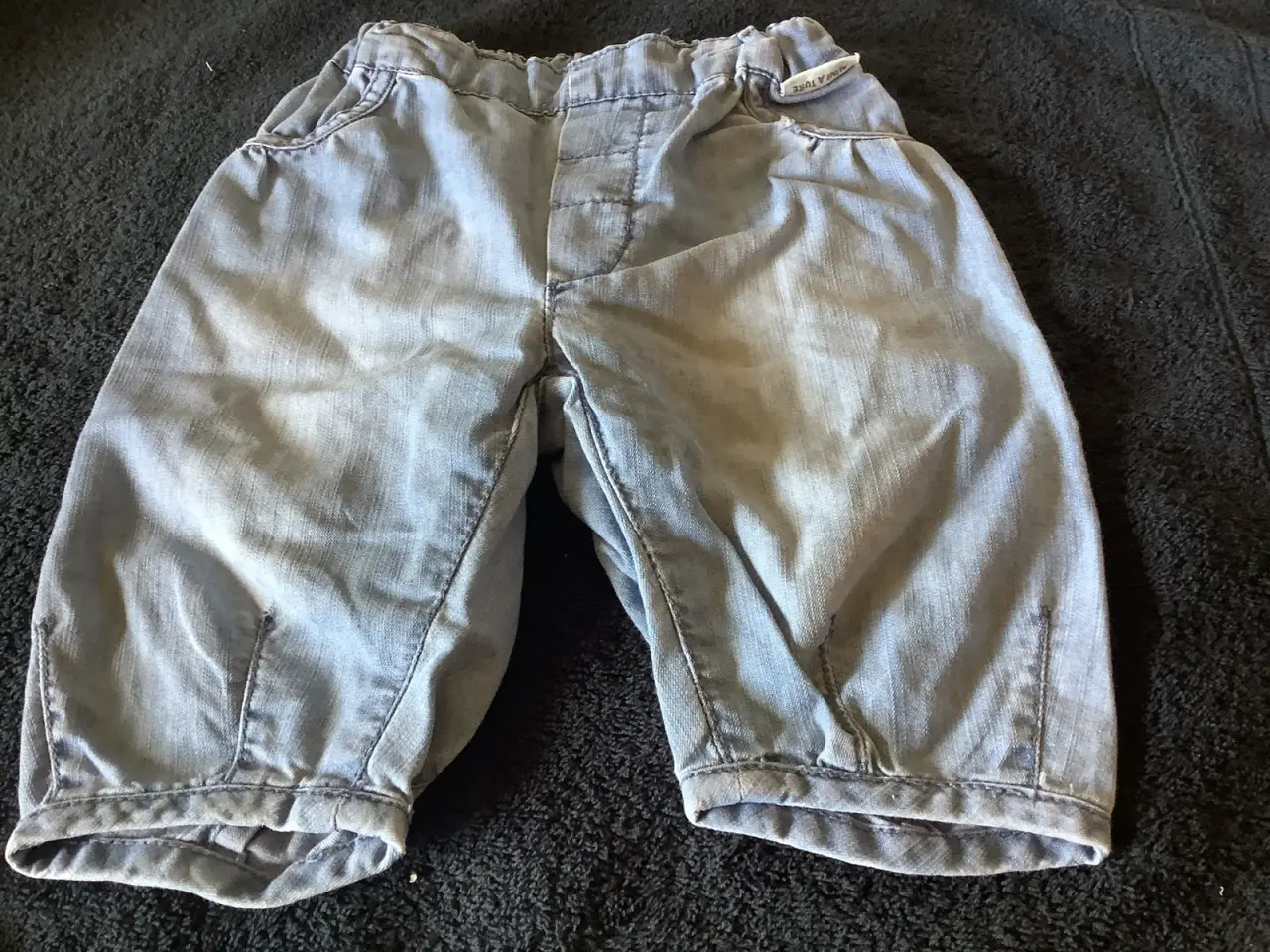 Billede 1 - Søde Mini A Ture forvaskede jeans  str. 56 pige