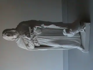 Porcelæn figur Apostelen Johannes med tavle