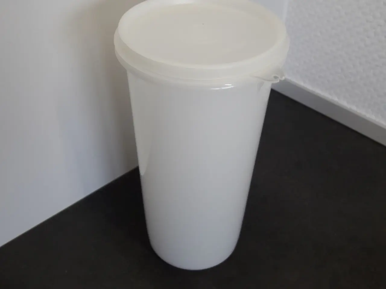 Billede 2 - Tupperware rund beholder