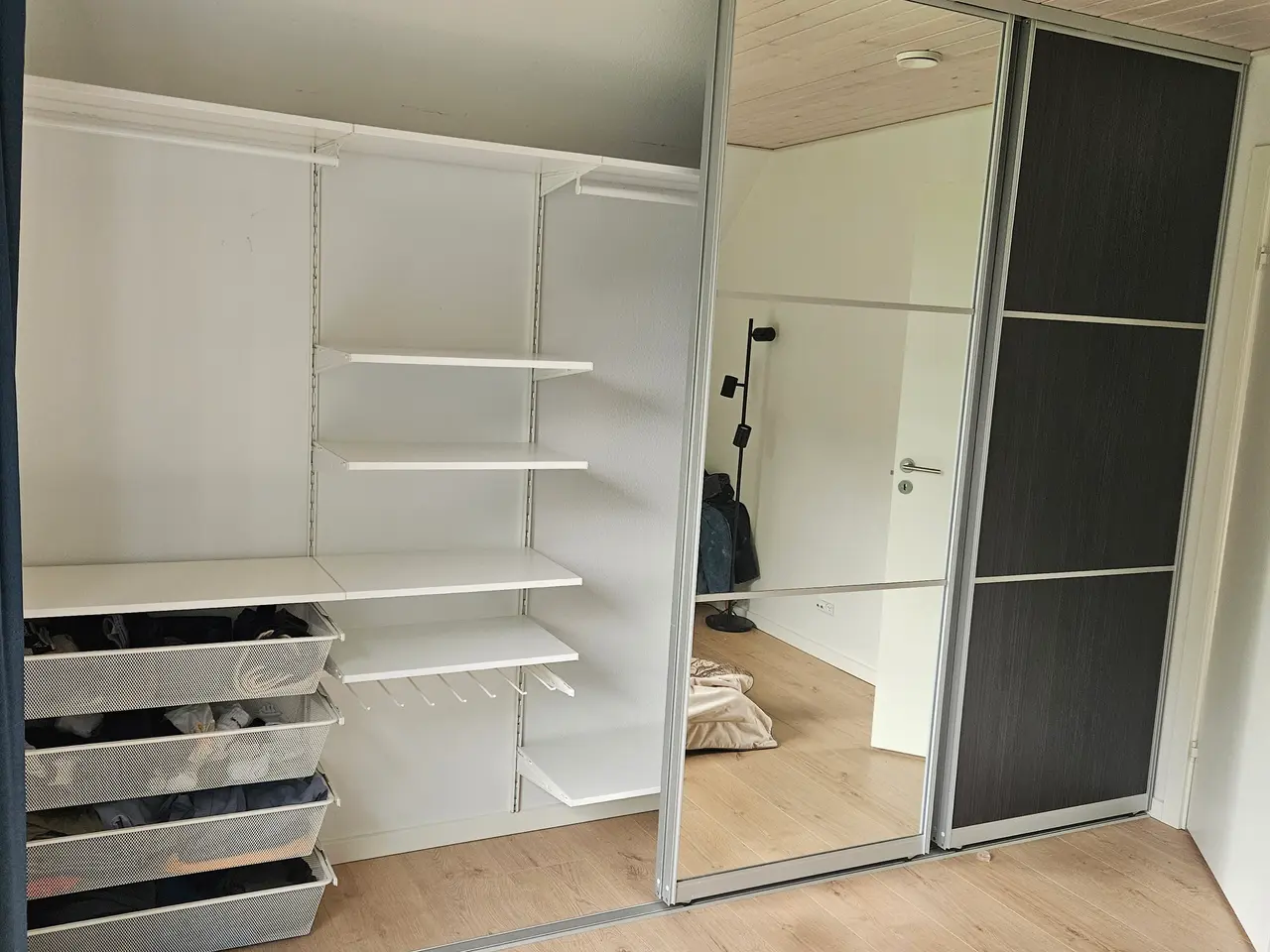 Billede 2 - komplet skydedørsgarderobe med indretning
