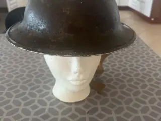 Britisk “Brodie” hjelm