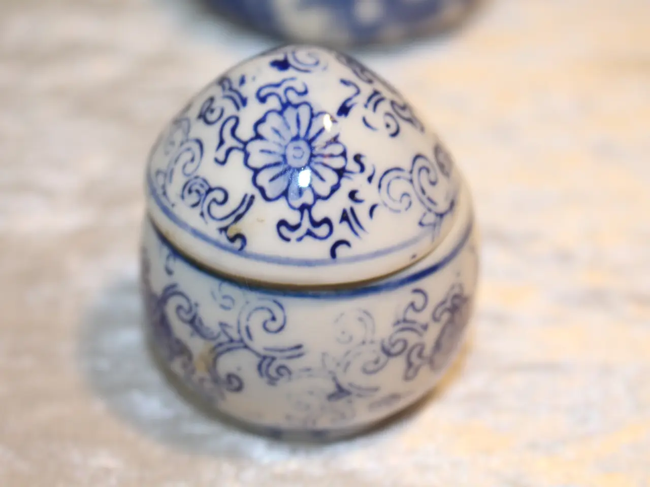 Billede 10 - 2 kinesiske porcelænskrukker med låg.