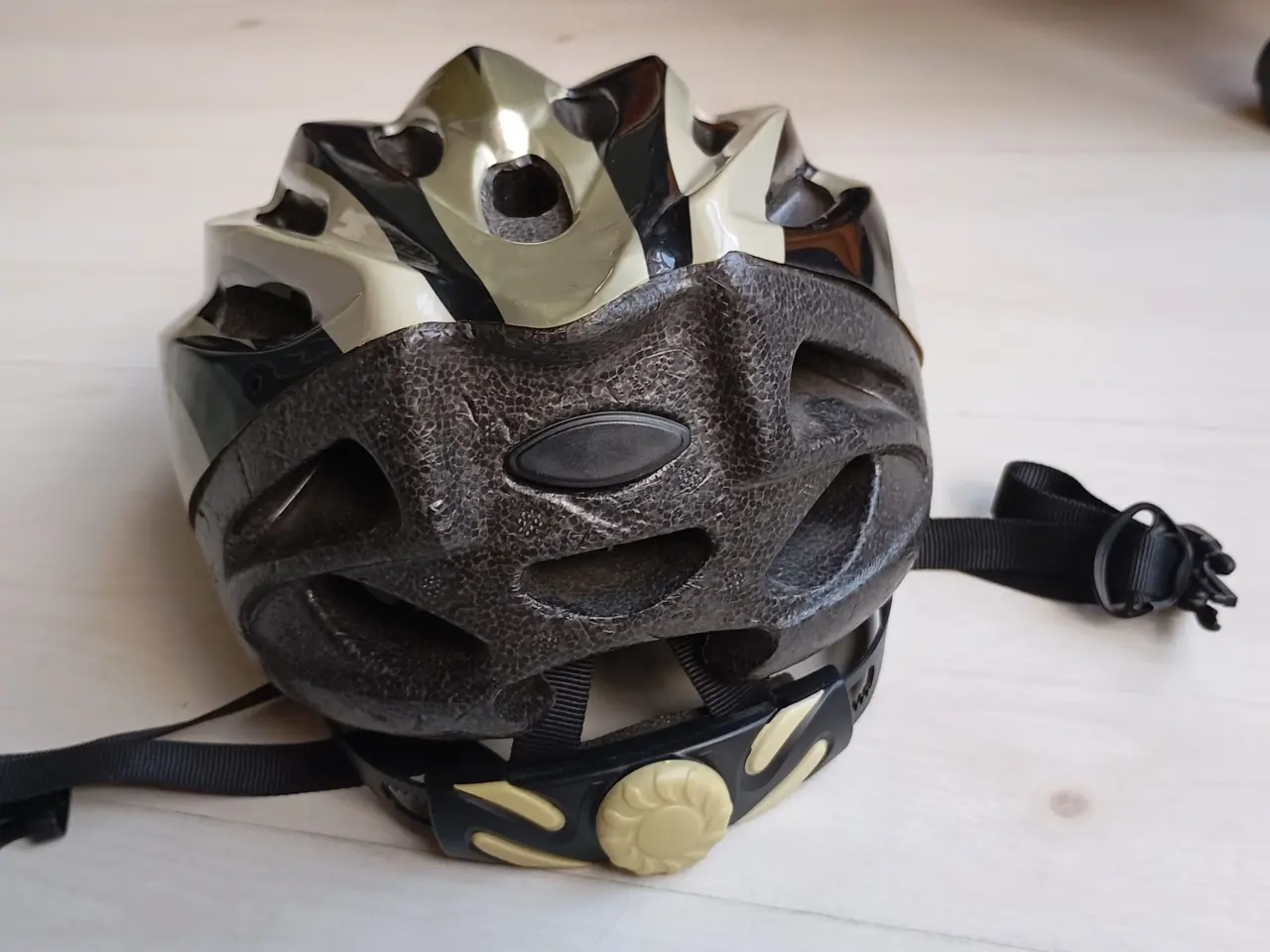 Billede 3 - Cykelhjelm str. 53-57 cm.