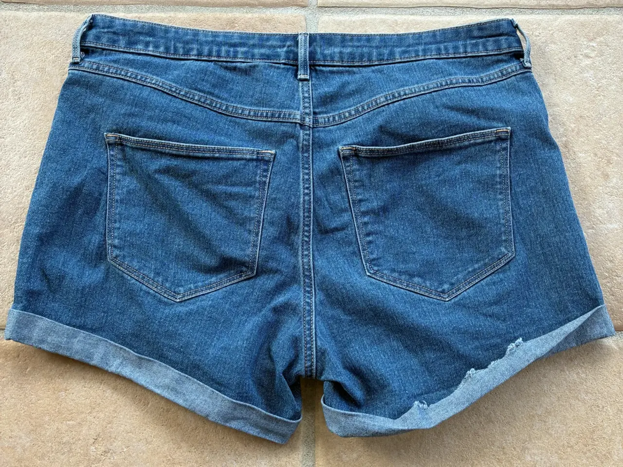 Billede 2 - H&M denim shorts str. 46