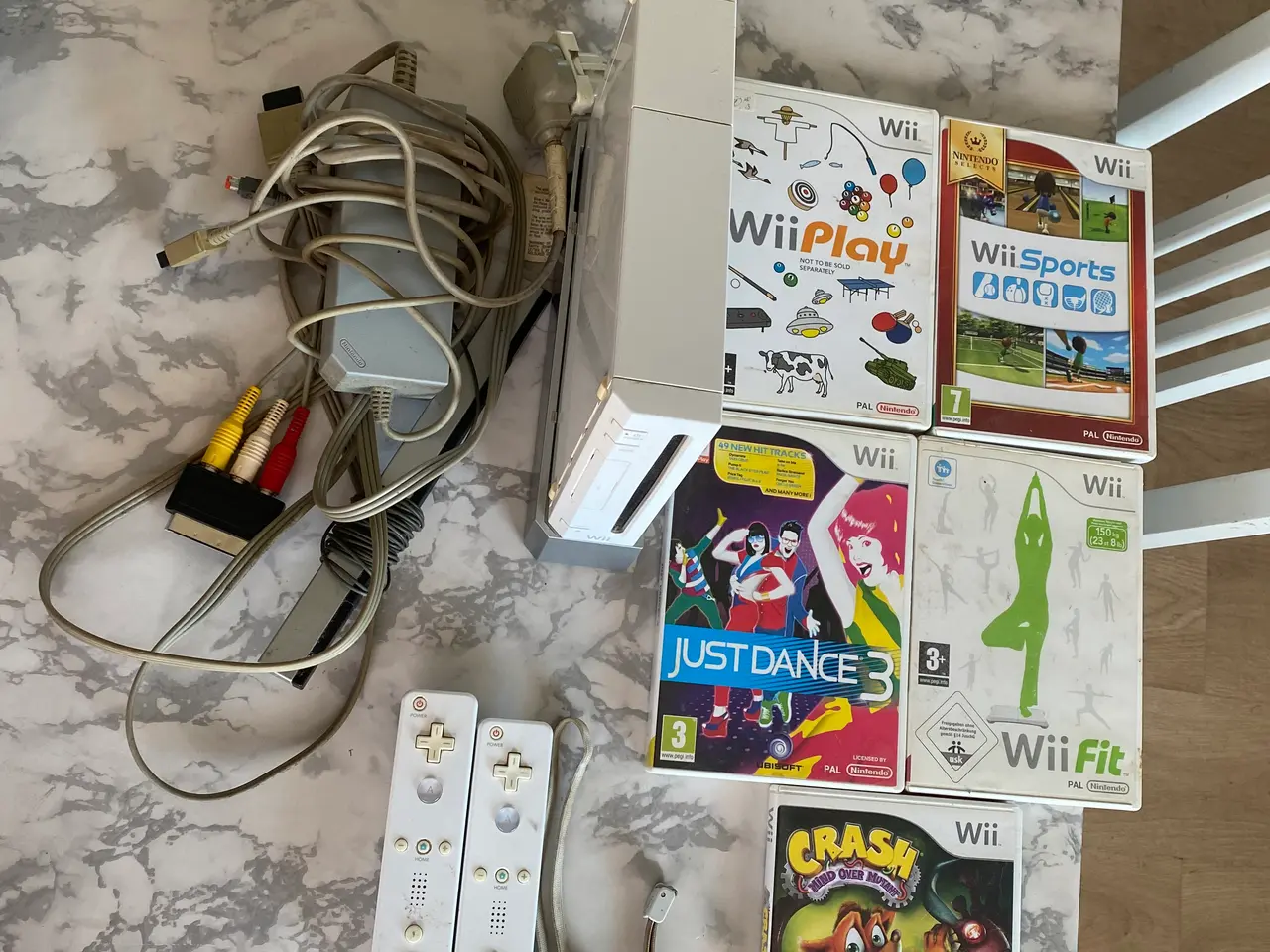 Billede 1 - Wii med 2 controller og spil