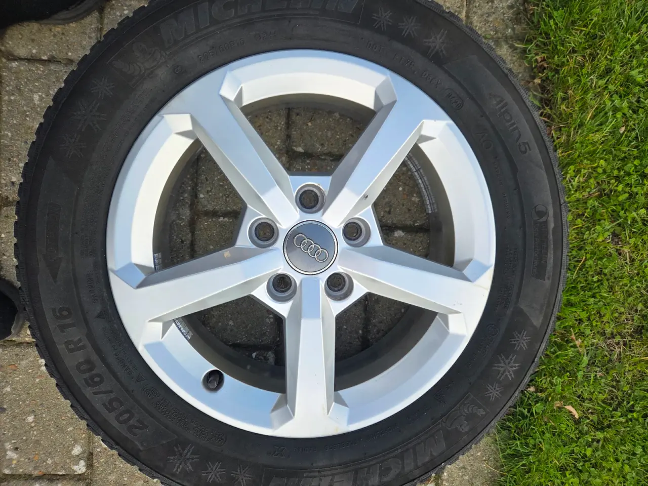 Billede 5 - Audi alufælge 16"