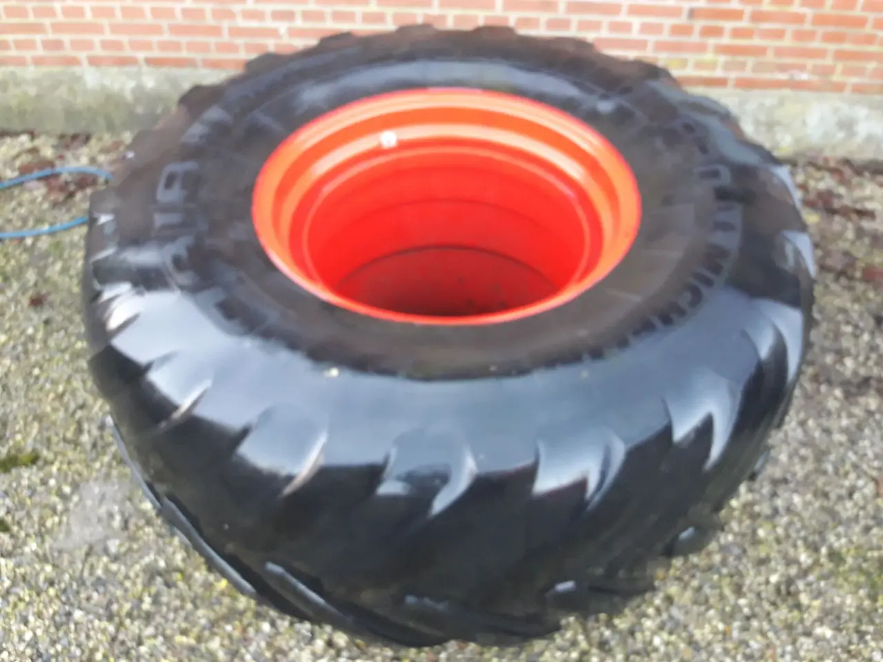Billede 1 - Michelin 650/75-30 tvillinghjul schaad fælge