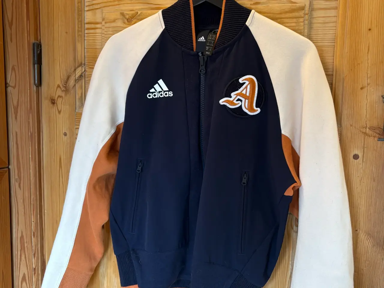 Billede 4 - Adidas trøje/jakke varsity