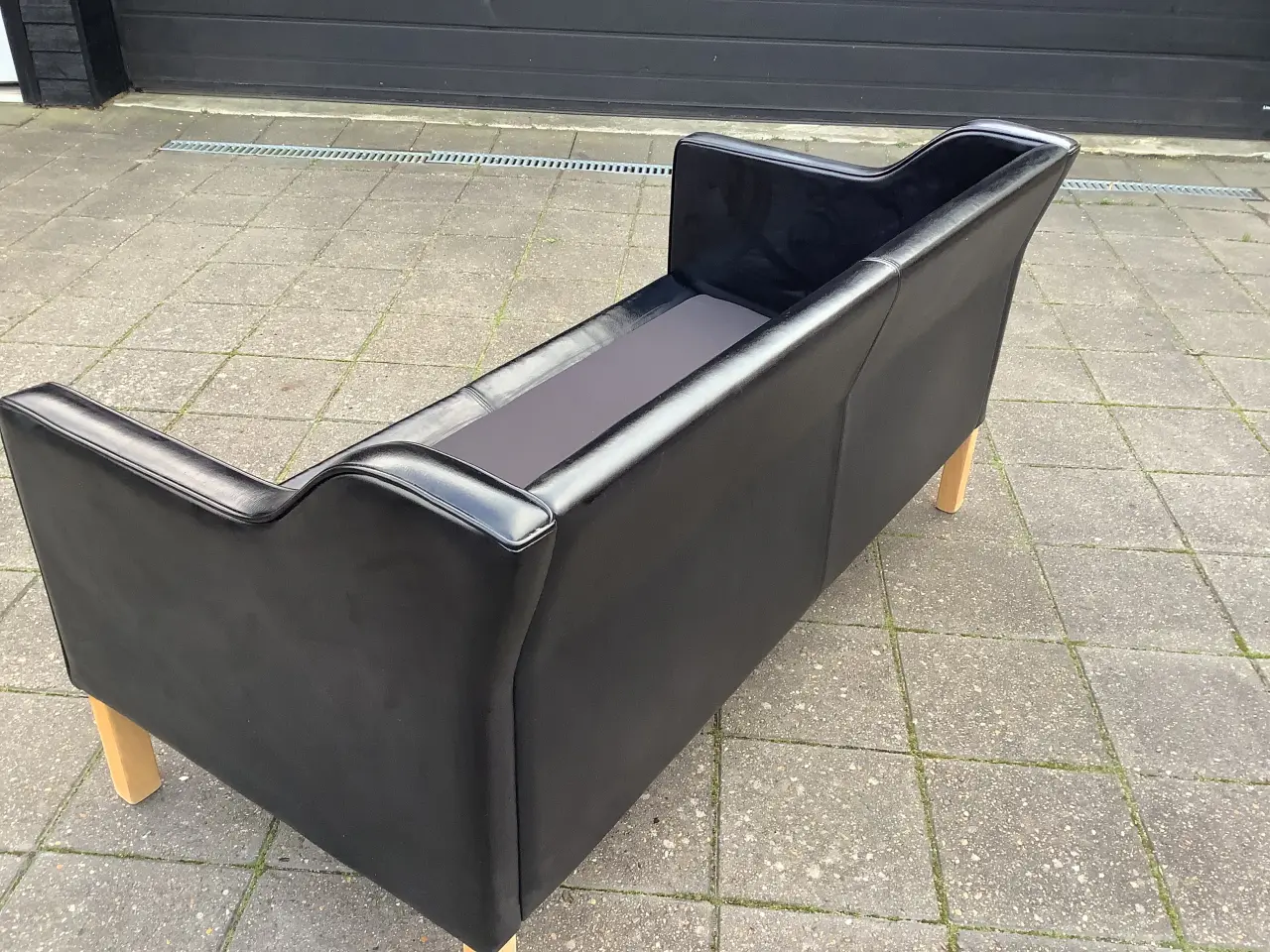 Billede 2 - Læder sofa klassisk model