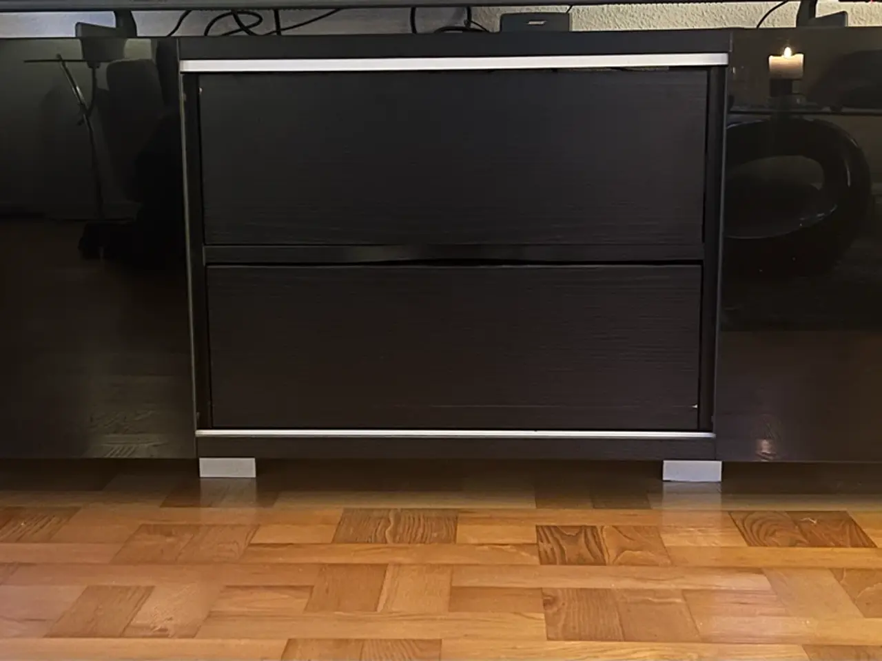 Billede 3 - Tv bord / Skænk