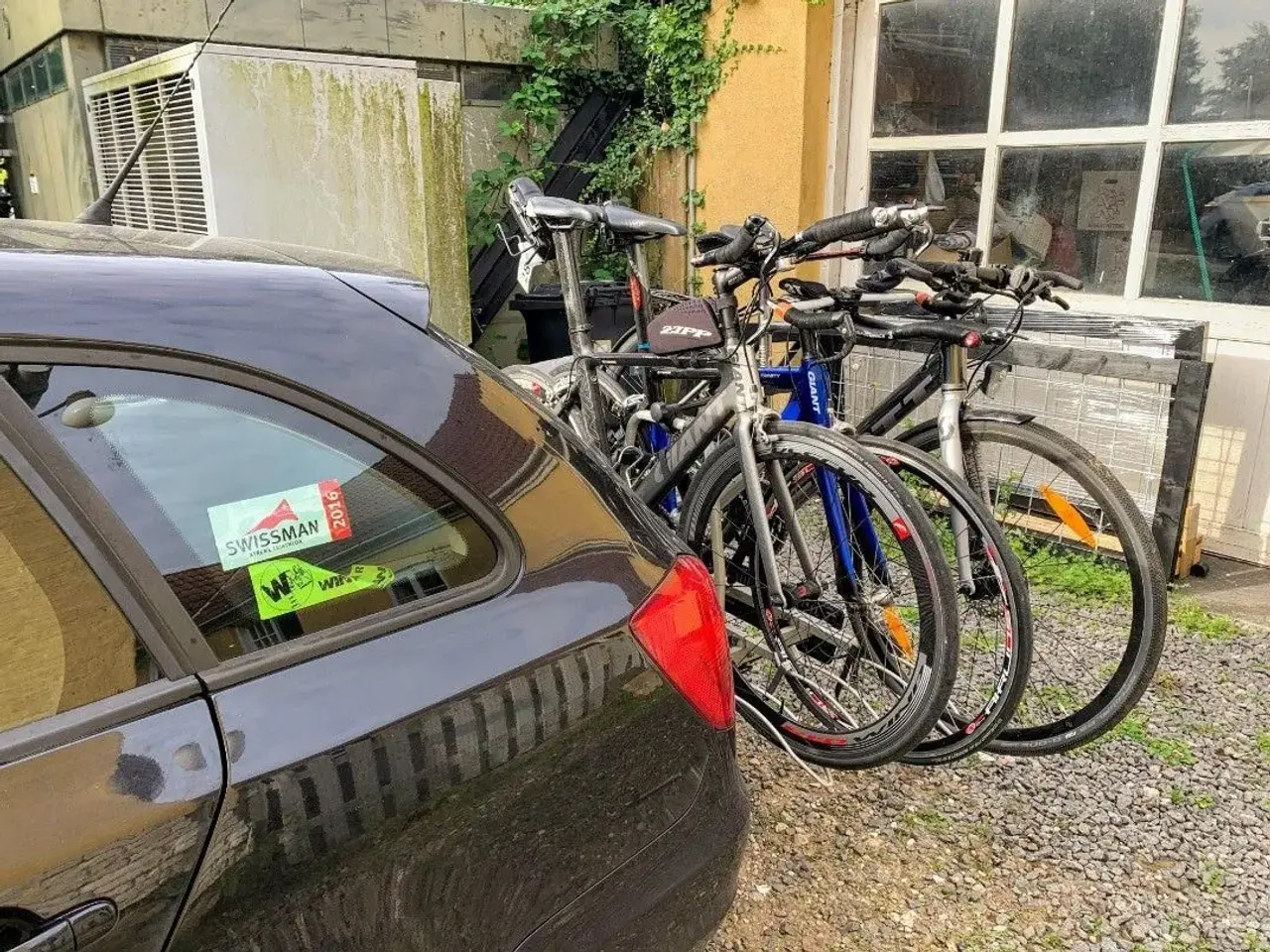 Billede 2 - UDLEJES - Kraftigt cykelstativ til tre cykler