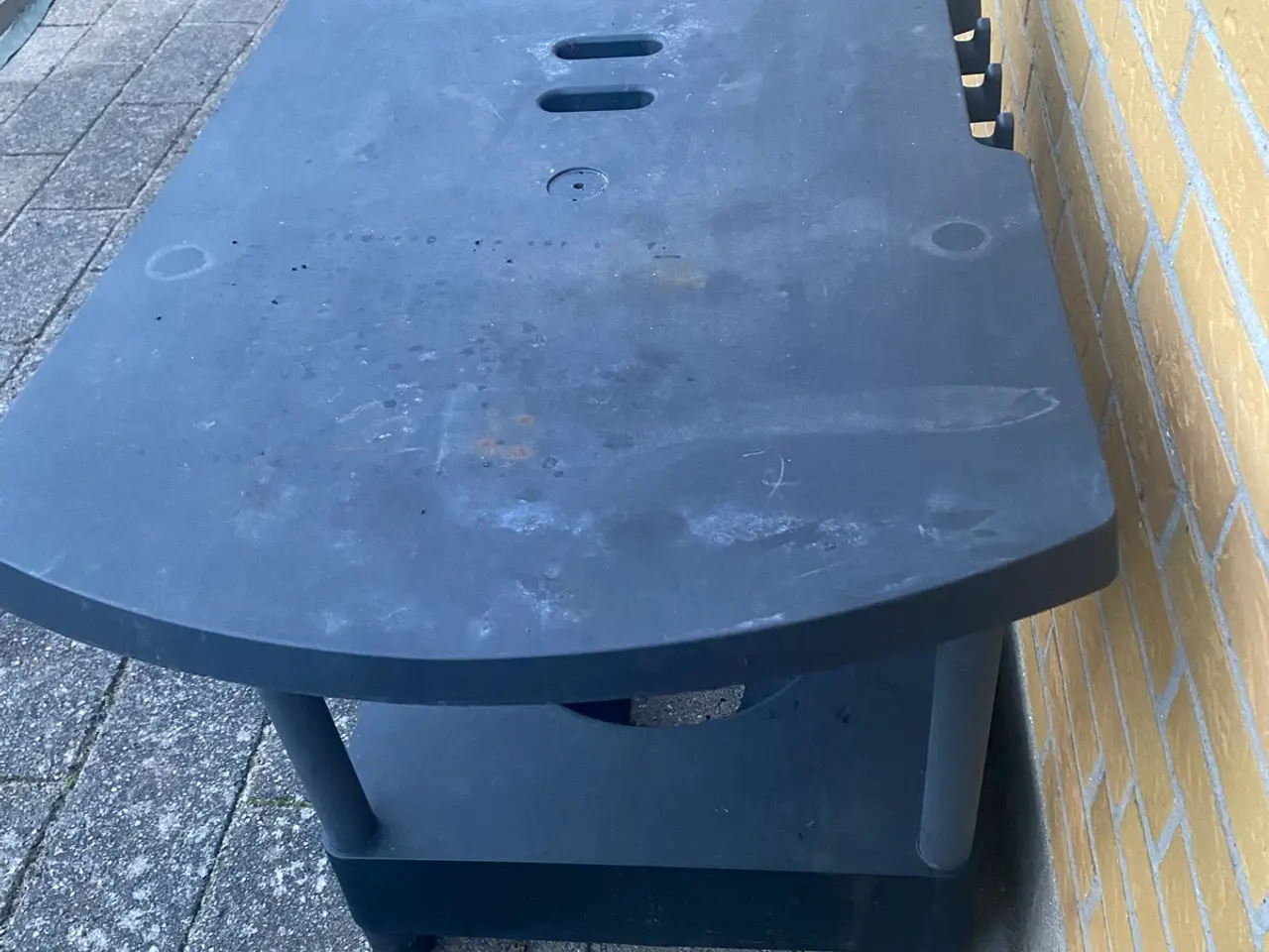 Billede 2 - Grillbord med plads til gasflasken