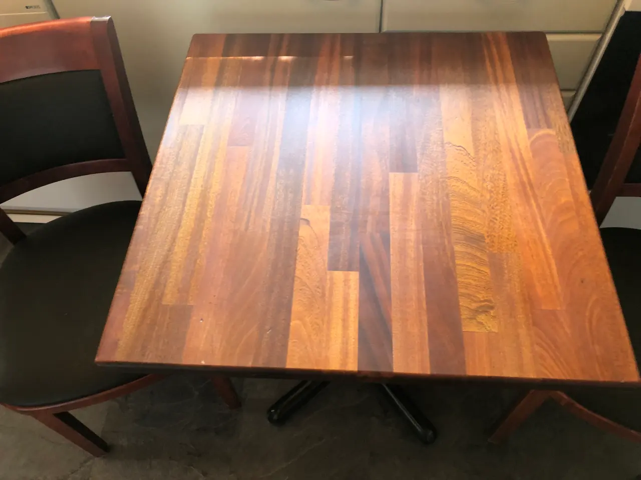 Billede 2 - Køkkenbord og 2 stole