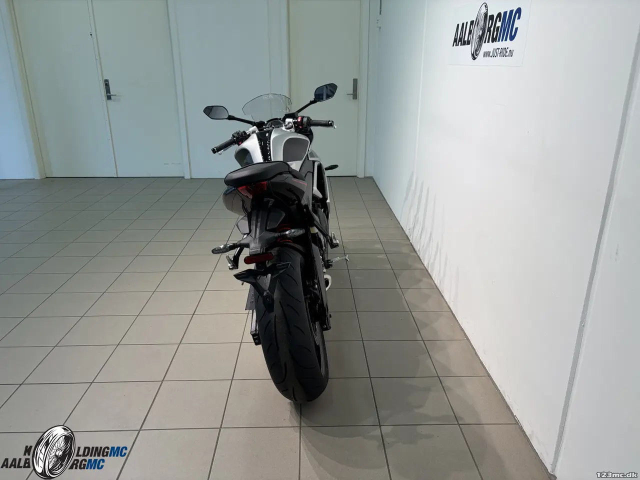 Billede 8 - Triumph Daytona 660 ALUMINIUM SILVER/SAPPHIRE BLACK
