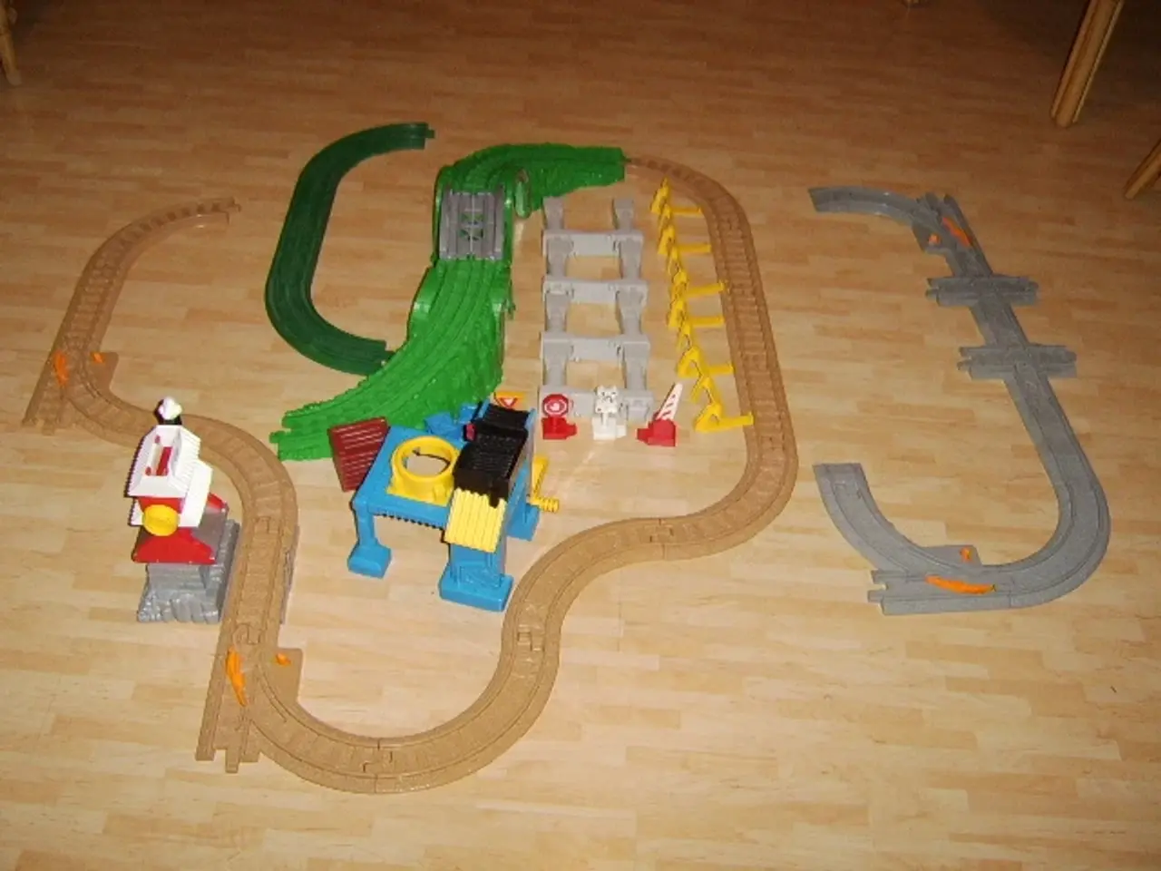 Billede 7 - Fisher-Price hus til togbane