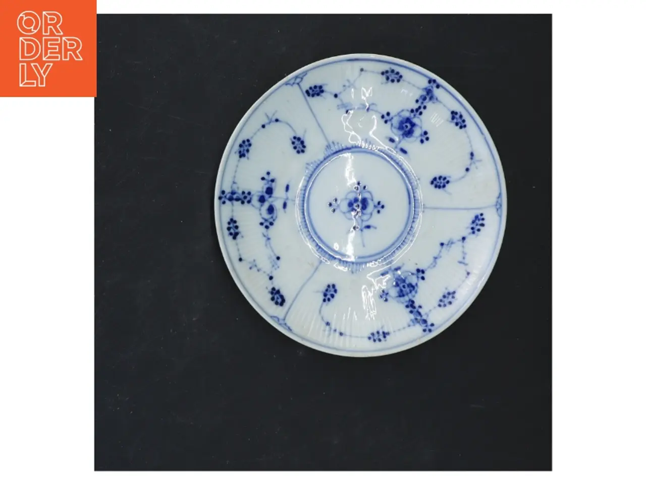Billede 1 - Porcelæns tallerken, mussel malet (str. Ø 13 cm)