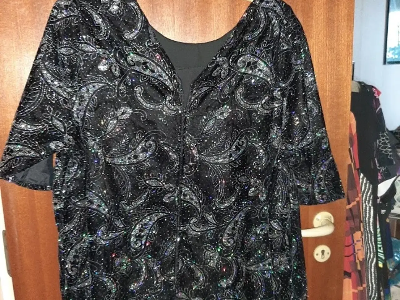 Billede 2 - kjole. med skønt paisley.mønster/Str.50 Glitter