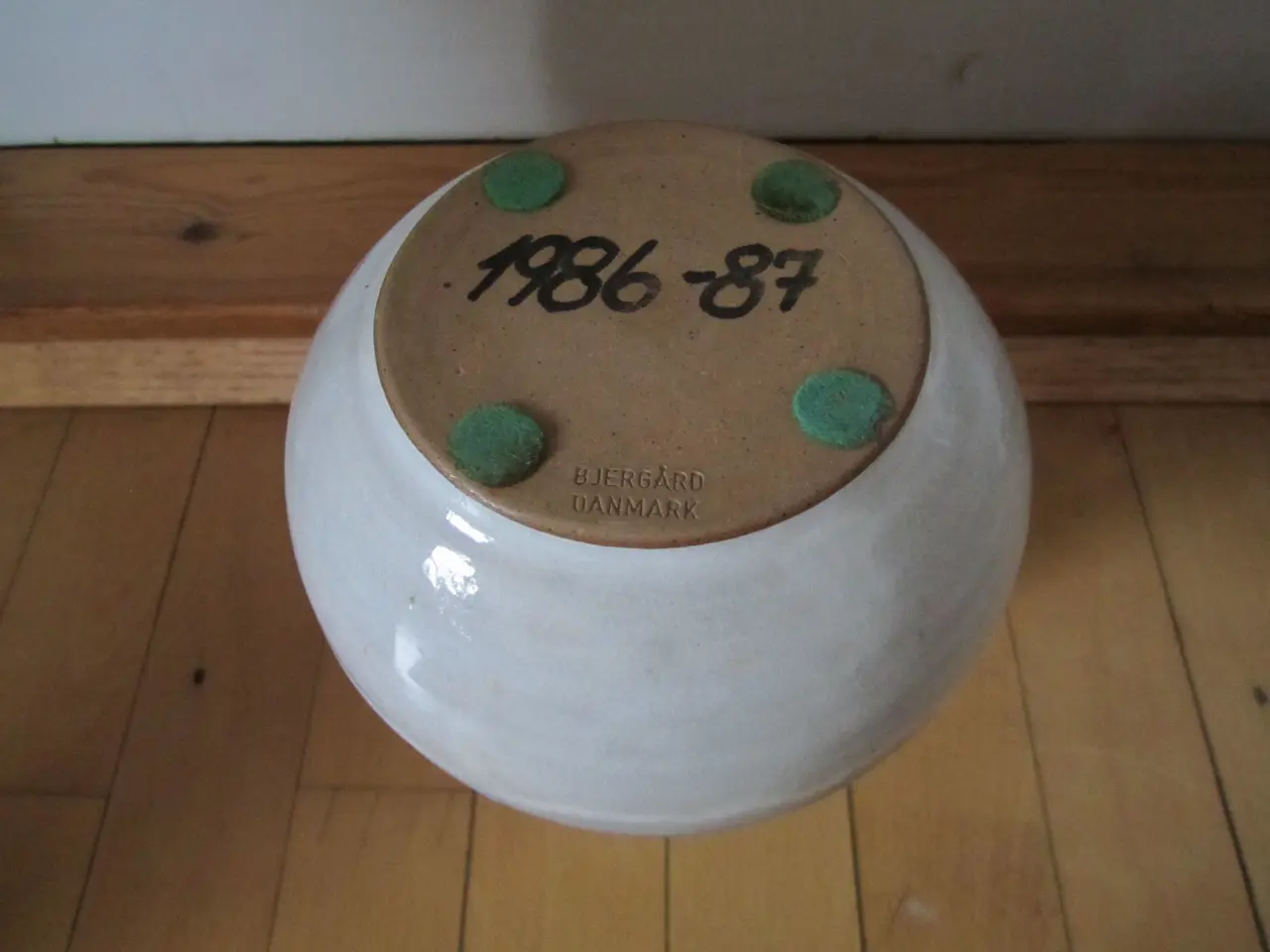 Billede 3 - BYD. Smuk Keramik VASE. Bjergård.