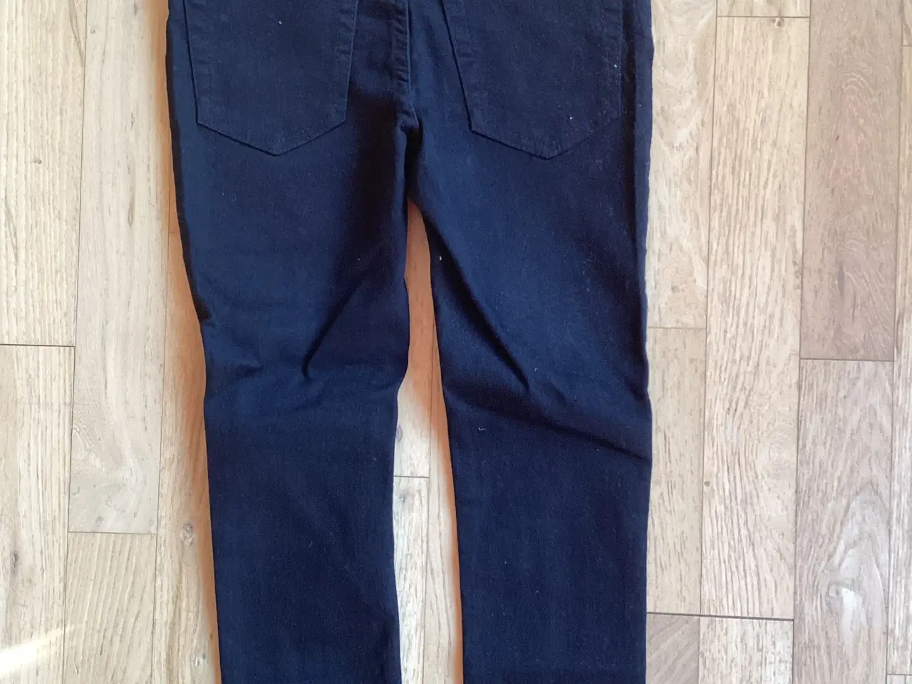 Billede 3 - Sort denim buks, ny