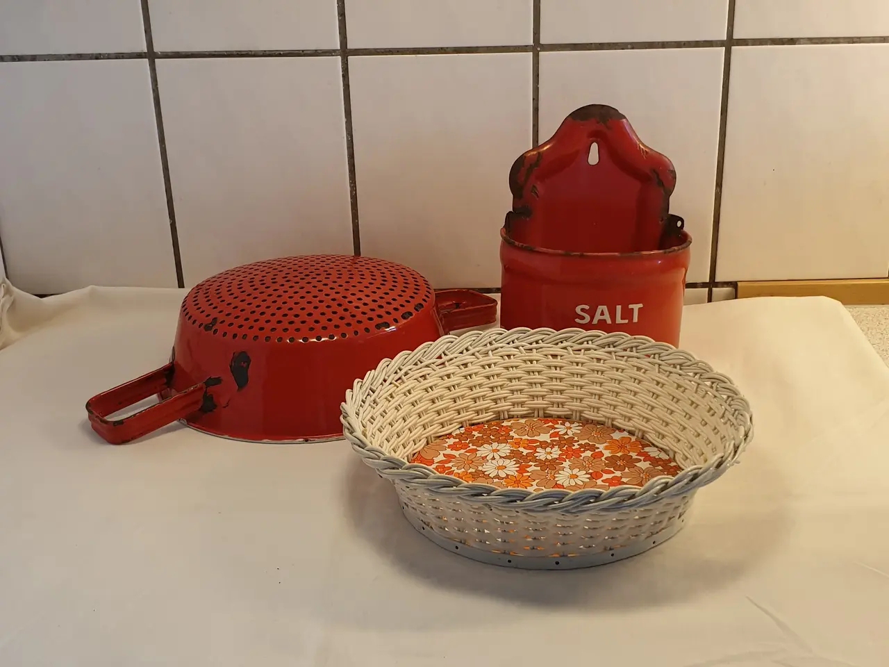 Billede 1 - Emalje rødt og retro brødkurv