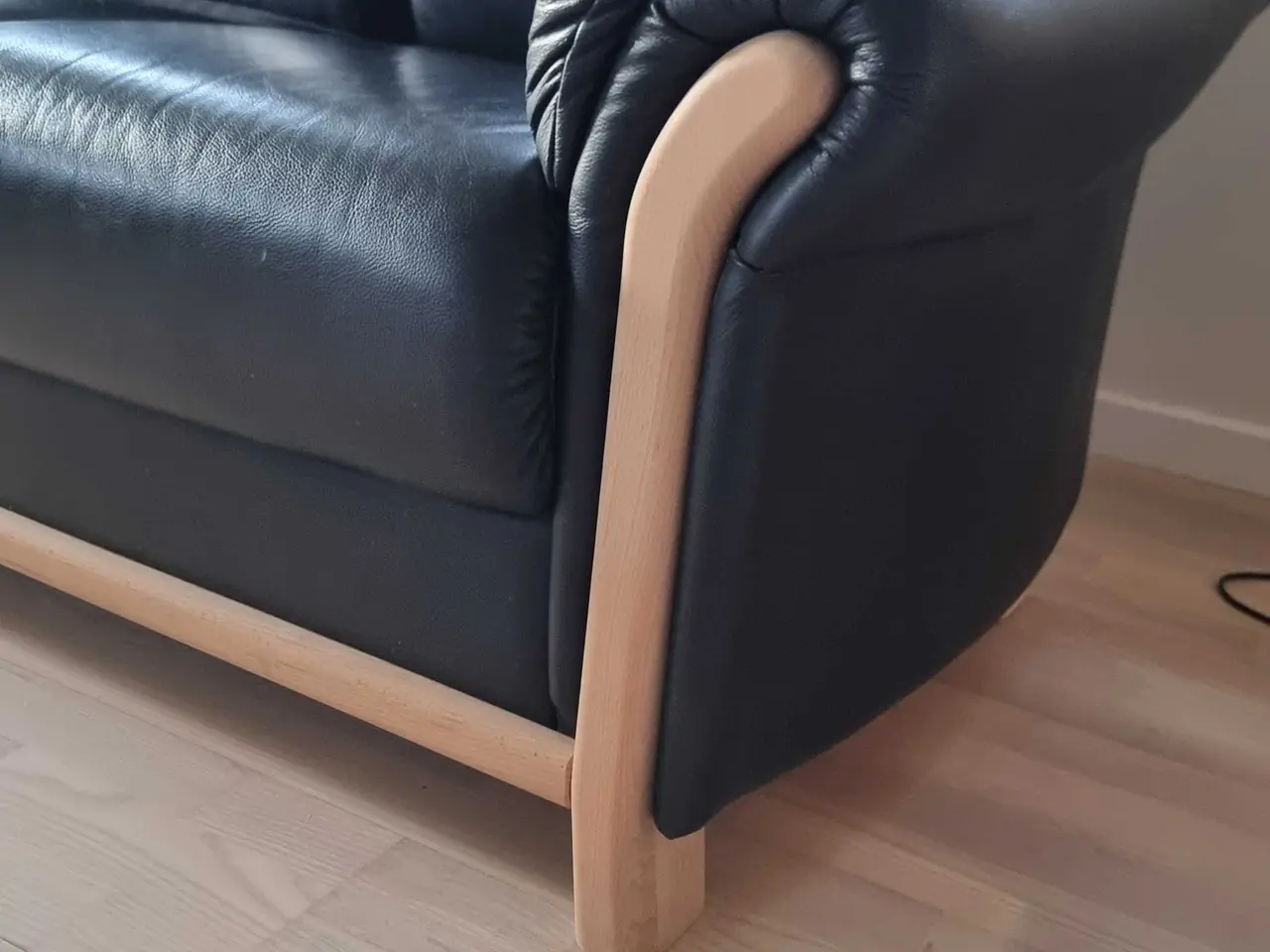 Billede 3 - 3 pers sort lædersofa