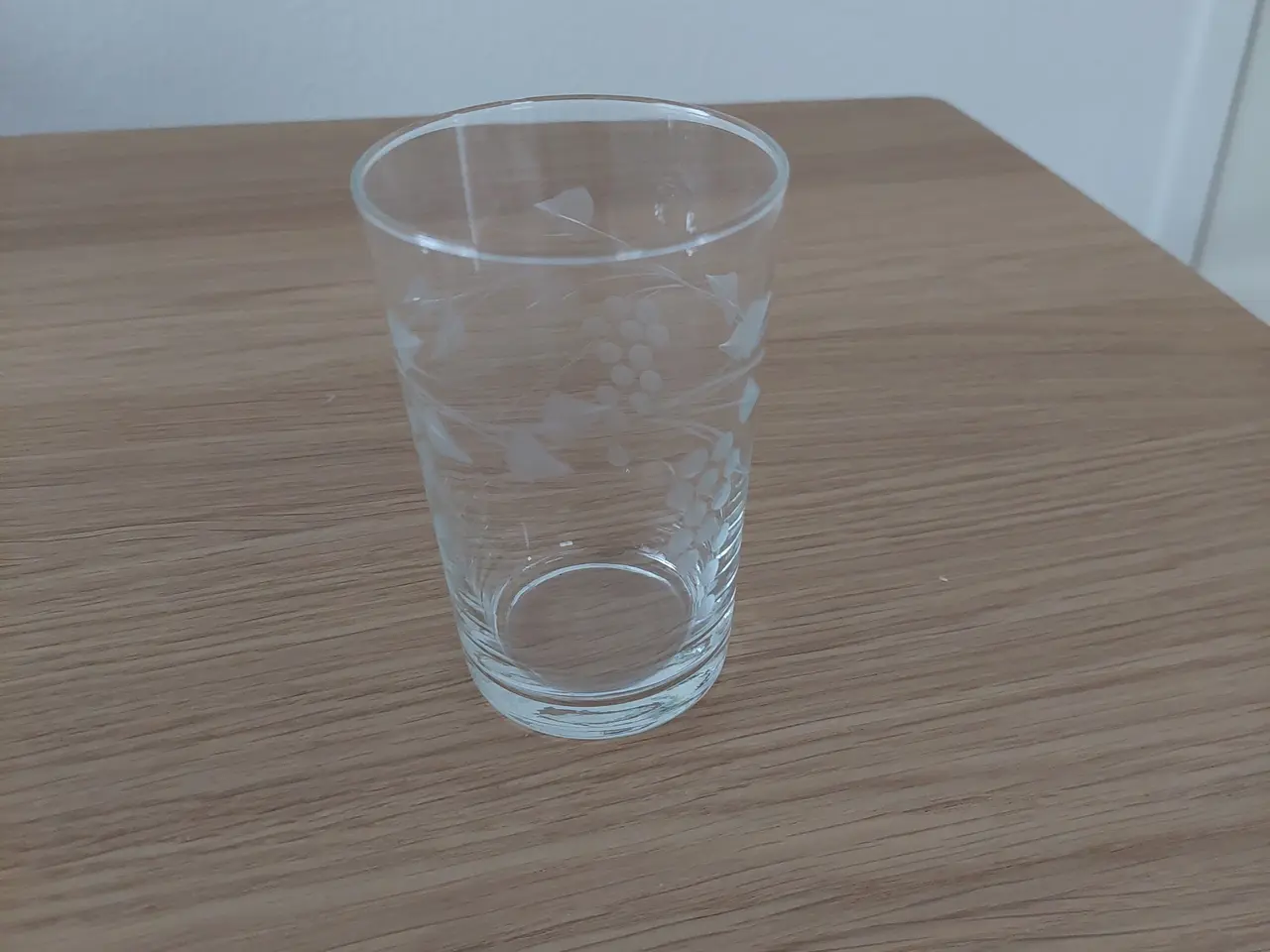Billede 2 - Drikkeglas med mønster af vindruer og blade