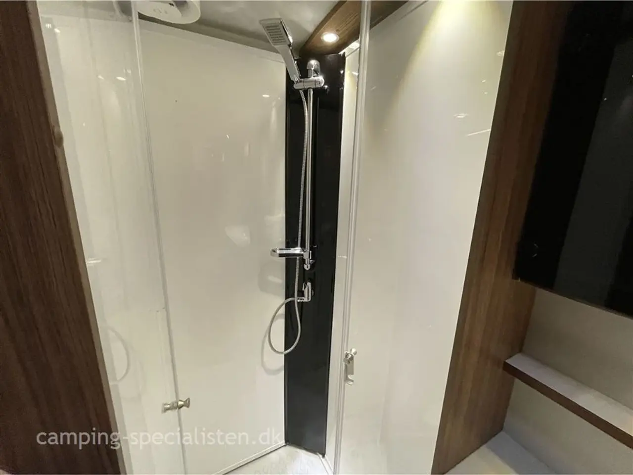 Billede 12 - 2020 - Polar Customized 680 Polar Customized 680 med enkeltsenge og endebadeværelse model 2020 - kan nu ses hos Camping-Specialisten.dk