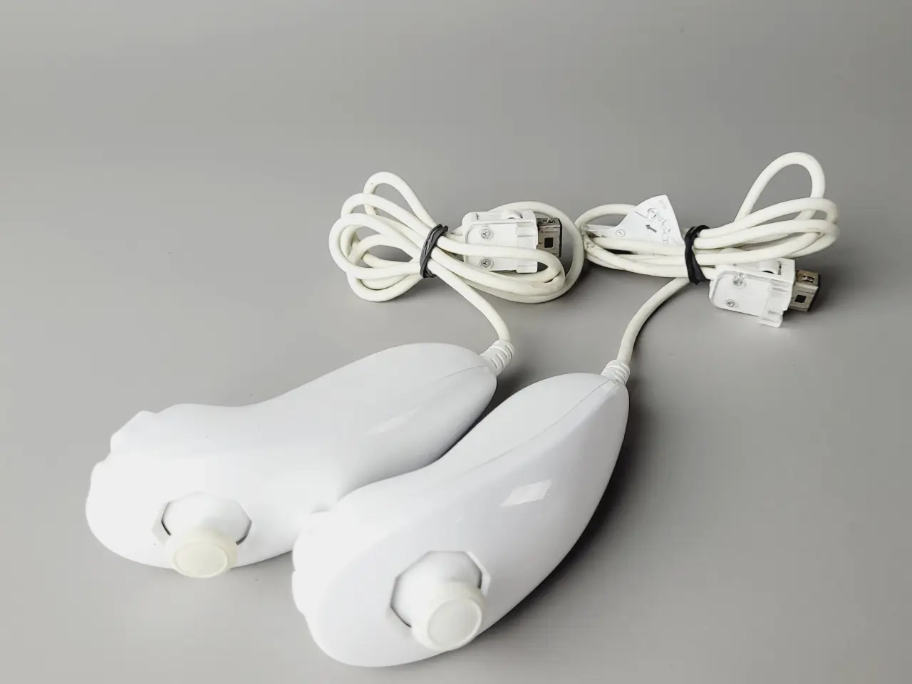 Billede 1 - ⭐️· 🎮 Originale Wii Nunchuk controllere (2 stk.) 