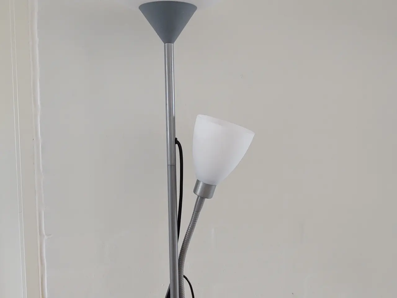 Billede 5 - Gulv lampe. Ingen ridser.