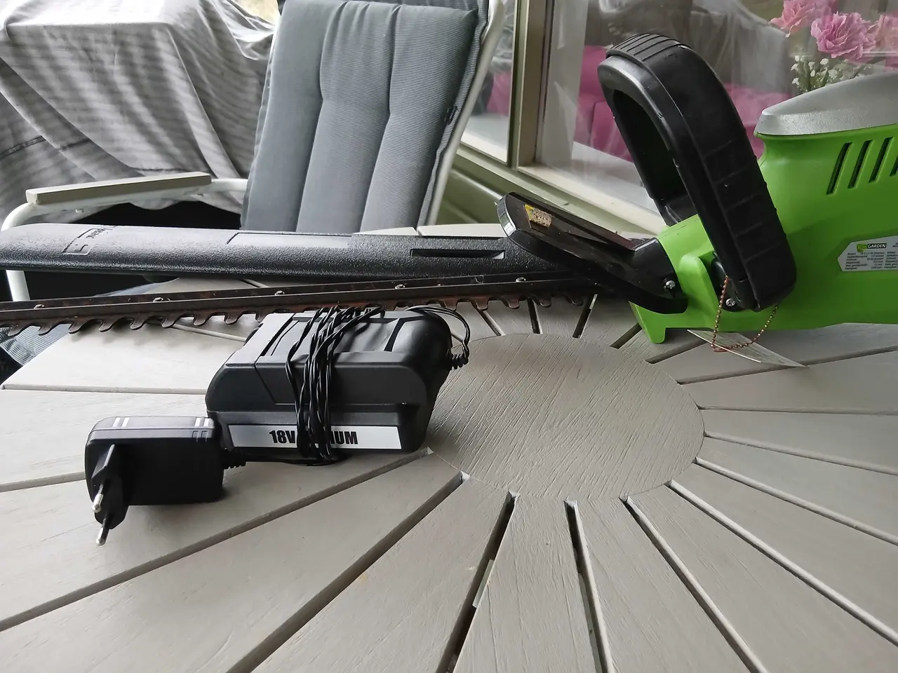 Billede 1 - Batteridrevet hækkeklipper