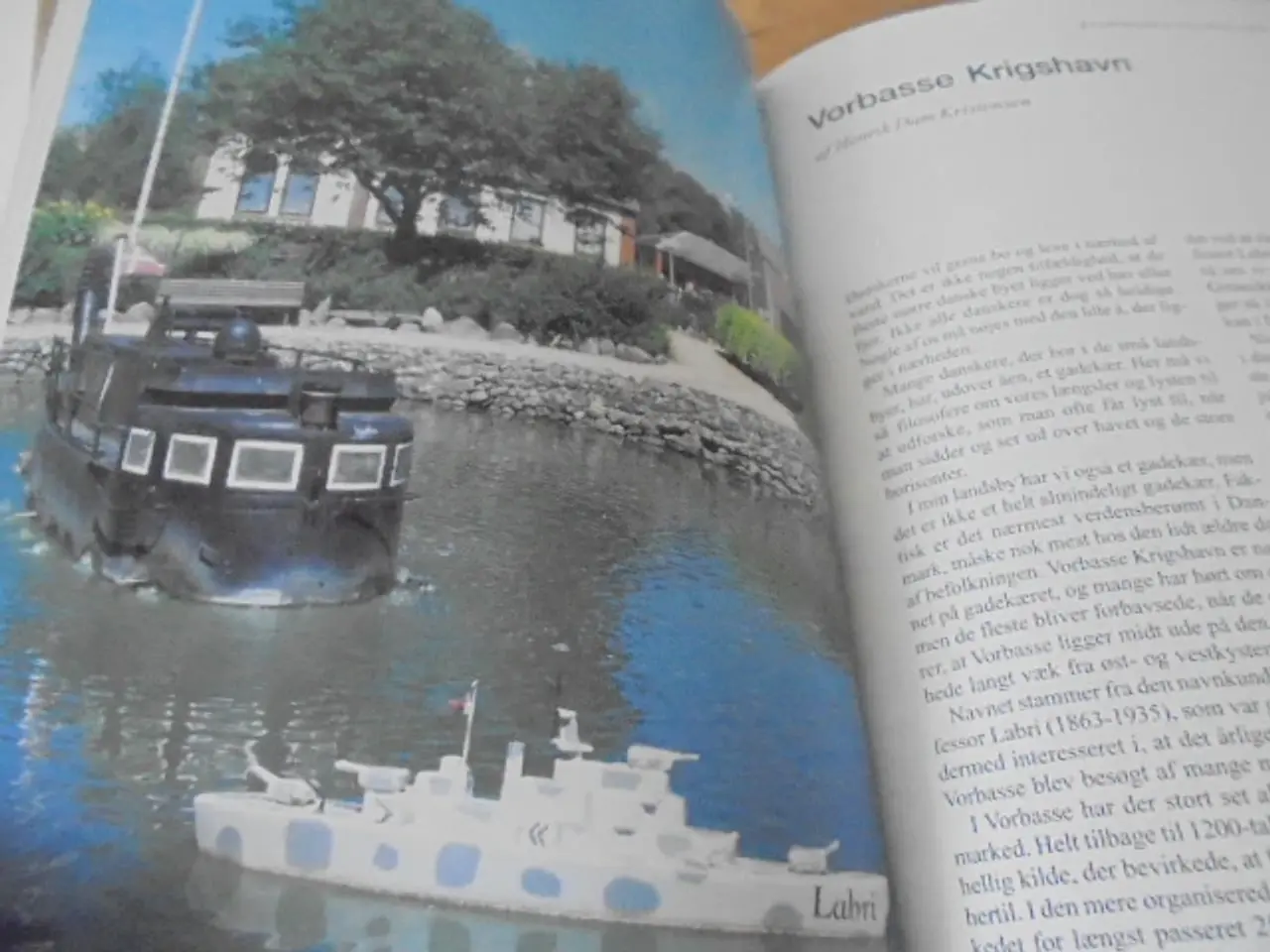 Billede 6 - BYGNINGER VED VANDET – flotte steder  – FIN STAND 